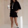 Bluza z kapturem czarna krótki rękaw SUMMER - obrazek 3