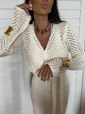 Sweter wiązany ecru w jodełkę