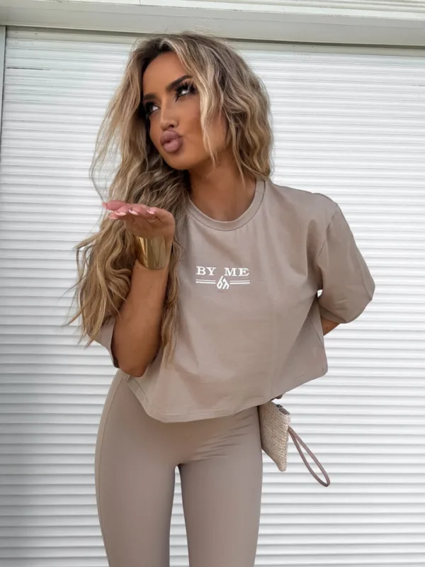 T-shirt beżowy BY ME Bossy - obrazek 2