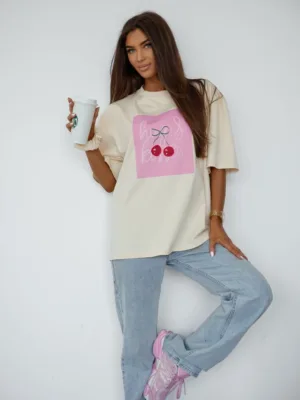 T-shirt w wisienki