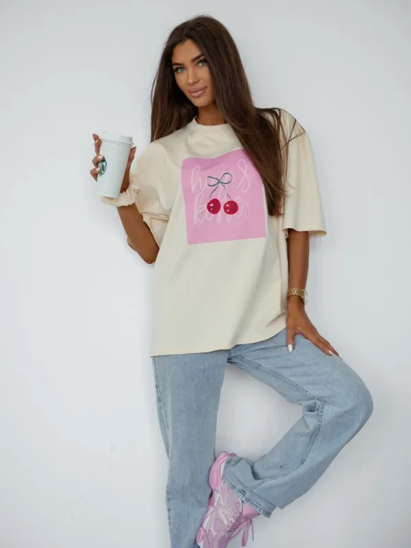T-shirt w wisienki