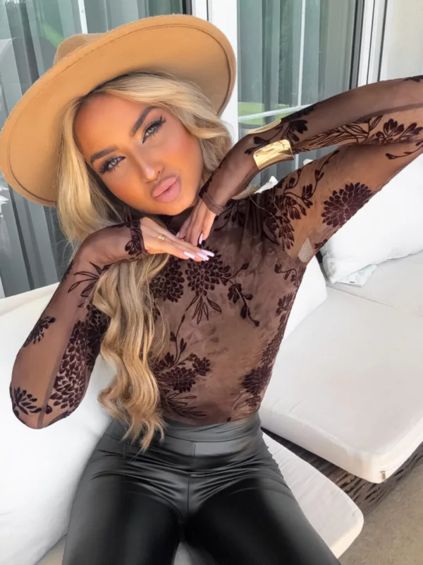 Bluzka z siateczką w kwiaty Floral SKIN czekoladowa