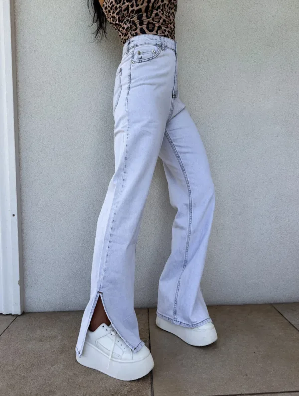 Spodnie jeansowe dzwony mom fit By Me - jasny jeans - obrazek 2