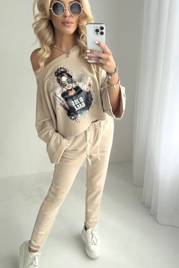 Bluza z nadrukiem Enjoy Boss Babe beżowa - obrazek 5