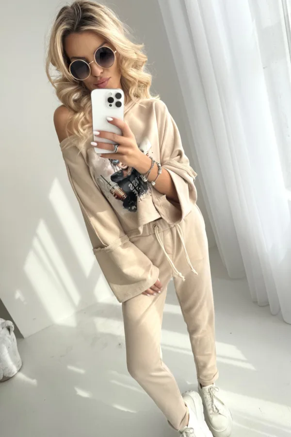 Bluza z nadrukiem Enjoy Boss Babe beżowa - obrazek 4